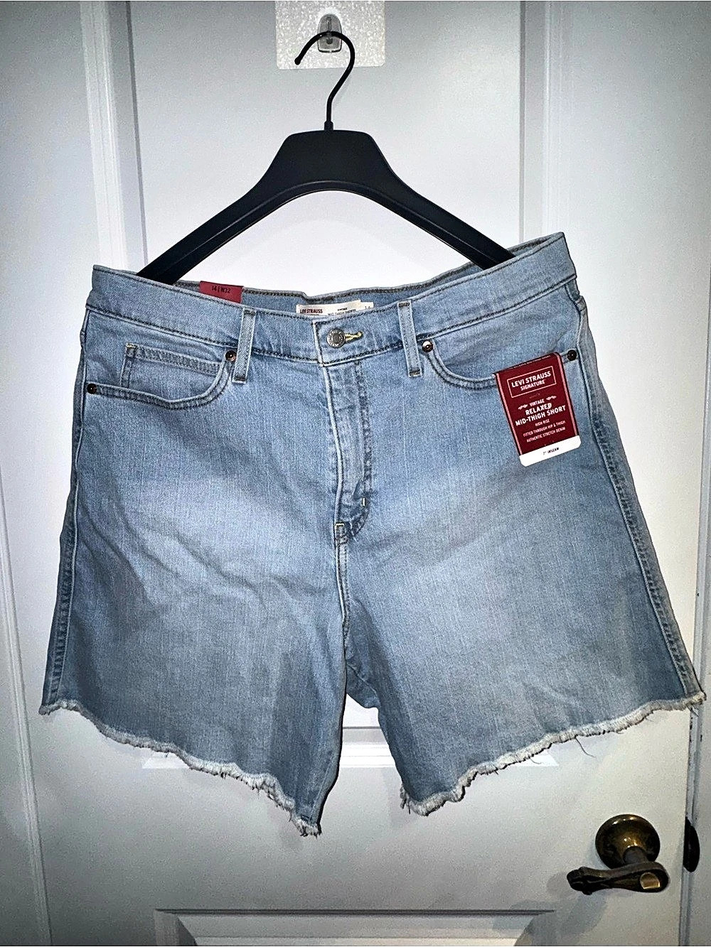 Levi's Women's Denim Jean Shorts Waist 32 NWT